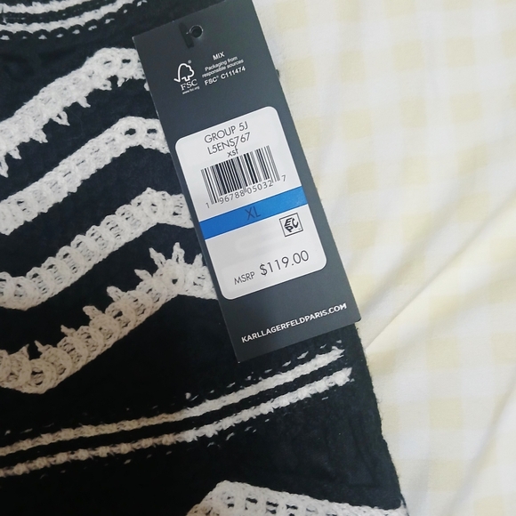 Black and White Zigzag Patterned Skirt - Picture 2 of 4
